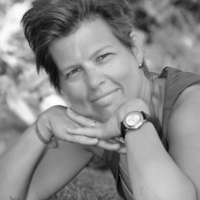 Monique Verhoof-Holten